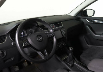 Подержанный автомобиль Skoda Octavia Liftback 2016 года (9 фото)
