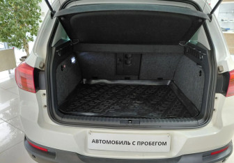 Подержанный автомобиль Volkswagen Tiguan 2012 года (20 фото)