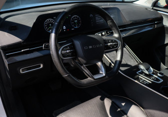 Подержанный автомобиль Omoda C5 2023 года (14 фото)