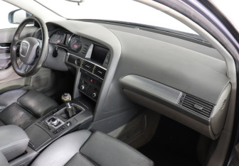 Подержанный автомобиль Audi A6 Sedan 2004 года (6 фото)