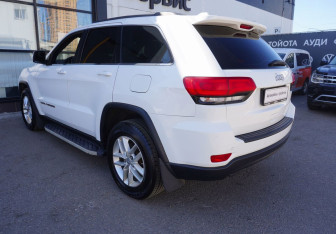 Подержанный автомобиль Jeep Grand Cherokee 2018 года (7 фото)