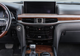 Подержанный автомобиль Lexus LX 2019 года (15 фото)