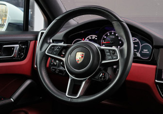 Подержанный автомобиль Porsche Cayenne 2020 года (16 фото)