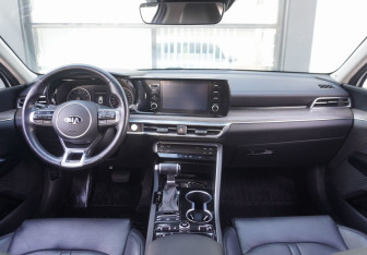 Подержанный автомобиль Kia K5 2020 года (12 фото)