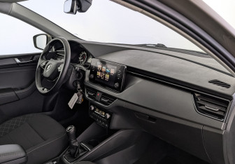 Подержанный автомобиль Skoda Rapid Liftback 2021 года (13 фото)