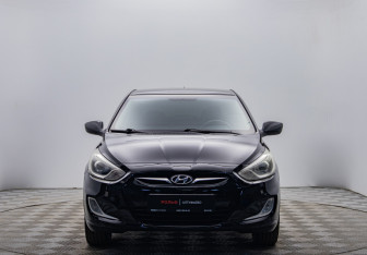 Подержанный автомобиль Hyundai Solaris Sedan 2012 года (8 фото)