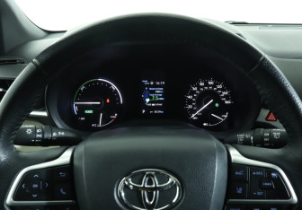 Подержанный автомобиль Toyota Sienna 2021 года (11 фото)