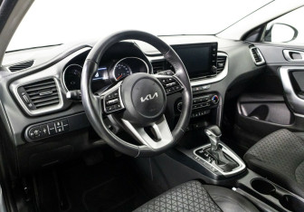 Подержанный автомобиль Kia Ceed Hatchback 2022 года (9 фото)