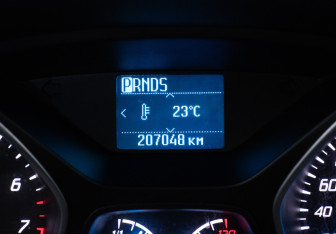 Подержанный автомобиль Ford Kuga 2015 года (12 фото)