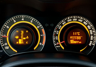 Подержанный автомобиль Toyota Corolla Sedan 2011 года (21 фото)