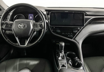 Подержанный автомобиль Toyota Camry Sedan 2019 года (12 фото)