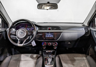 Подержанный автомобиль Kia Rio Hatchback 2020 года (13 фото)