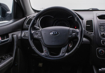 Подержанный автомобиль Kia Sorento 2013 года (15 фото)