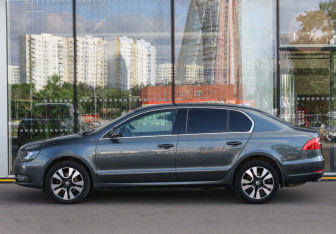 Подержанный автомобиль Skoda Superb Liftback 2014 года (8 фото)