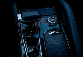 Подержанный автомобиль Geely Monjaro 2024 года (25 фото)