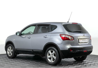 Подержанный автомобиль Nissan Qashqai 2011 года (7 фото)