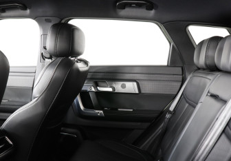 Подержанный автомобиль Jaecoo J7 2024 года (12 фото)