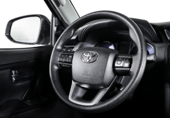 Подержанный автомобиль Toyota Fortuner 2022 года (17 фото)