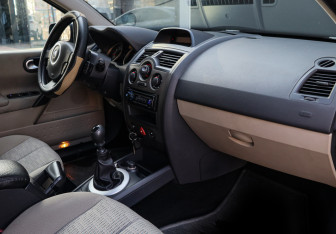 Подержанный автомобиль Renault Megane Sedan 2006 года (7 фото)