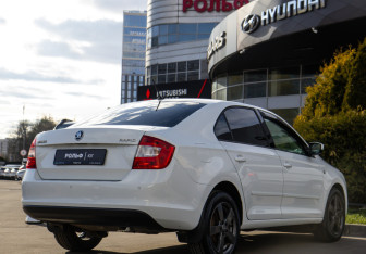 Подержанный автомобиль Skoda Rapid Liftback 2016 года (4 фото)