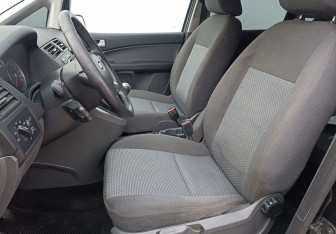 Подержанный автомобиль Ford C-MAX 2006 года (10 фото)