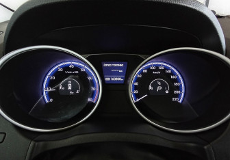 Подержанный автомобиль Hyundai ix35 2012 года (13 фото)