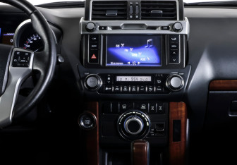 Подержанный автомобиль Toyota Land Cruiser Prado 2015 года (14 фото)