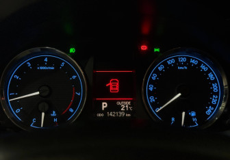 Подержанный автомобиль Toyota Corolla Sedan 2013 года (24 фото)