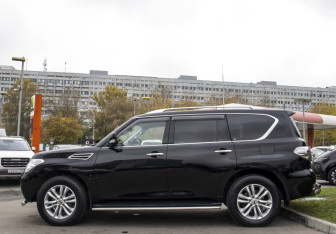 Подержанный автомобиль Nissan Patrol 2013 года (8 фото)