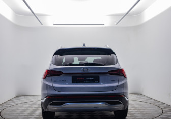 Подержанный автомобиль Hyundai Santa Fe 2021 года (6 фото)