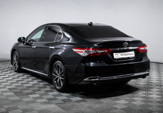 Подержанный автомобиль Toyota Camry Sedan 2023 года (7 фото)