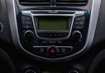 Подержанный автомобиль Hyundai Solaris Hatchback 2012 года (14 фото)