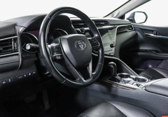 Подержанный автомобиль Toyota Camry Sedan 2018 года (7 фото)