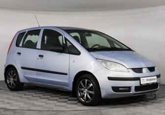 Подержанный автомобиль Mitsubishi Colt Hatchback 2005 года (2 фото)