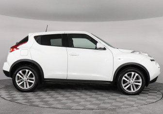 Подержанный автомобиль Nissan Juke 2012 года (4 фото)