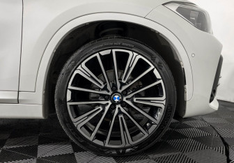 Подержанный автомобиль BMW X1 2021 года (7 фото)