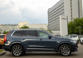 Подержанный автомобиль Volvo XC90 2018 года (3 фото)