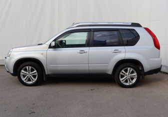 Подержанный автомобиль Nissan X-Trail 2012 года (8 фото)