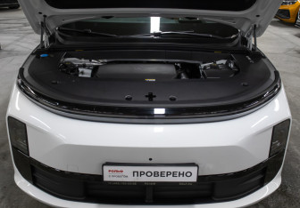 Подержанный автомобиль LiXiang L6 2025 года (9 фото)