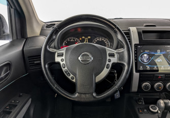 Подержанный автомобиль Nissan X-Trail 2013 года (21 фото)