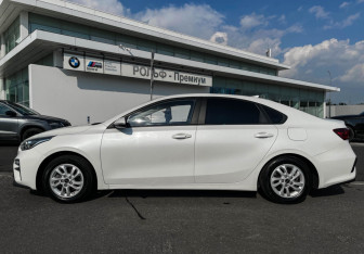 Подержанный автомобиль Kia K3 Sedan 2019 года (8 фото)