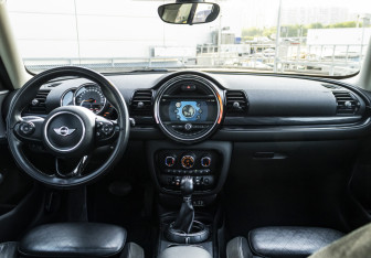 Подержанный автомобиль MINI Clubman Wagon 2017 года (12 фото)