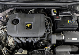 Подержанный автомобиль Hyundai Elantra Sedan 2020 года (8 фото)