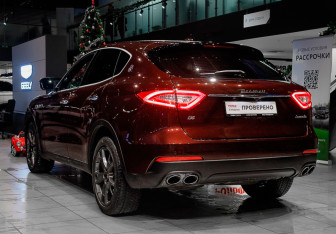 Подержанный автомобиль Maserati Levante 2018 года (6 фото)