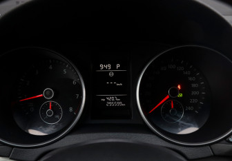 Подержанный автомобиль Volkswagen Golf Hatchback 2011 года (15 фото)