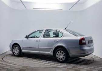 Подержанный автомобиль Skoda Octavia Liftback 2010 года (7 фото)