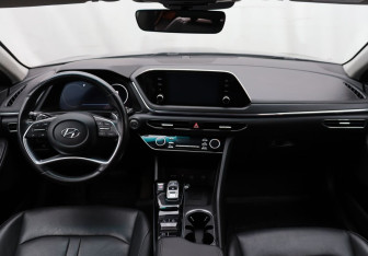 Подержанный автомобиль Hyundai Sonata 2023 года (13 фото)