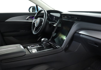 Подержанный автомобиль Hongqi H5 2024 года (9 фото)