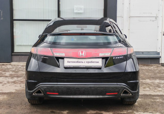 Подержанный автомобиль Honda Civic Hatchback 2008 года (6 фото)