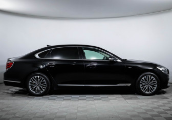 Подержанный автомобиль Kia K900 2019 года (4 фото)